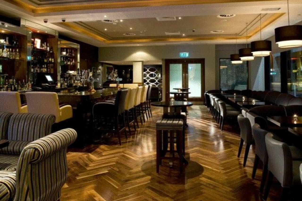 Limerick Junction The Savoy Hotel מראה חיצוני תמונה The bar at the 100 Queen's Gate