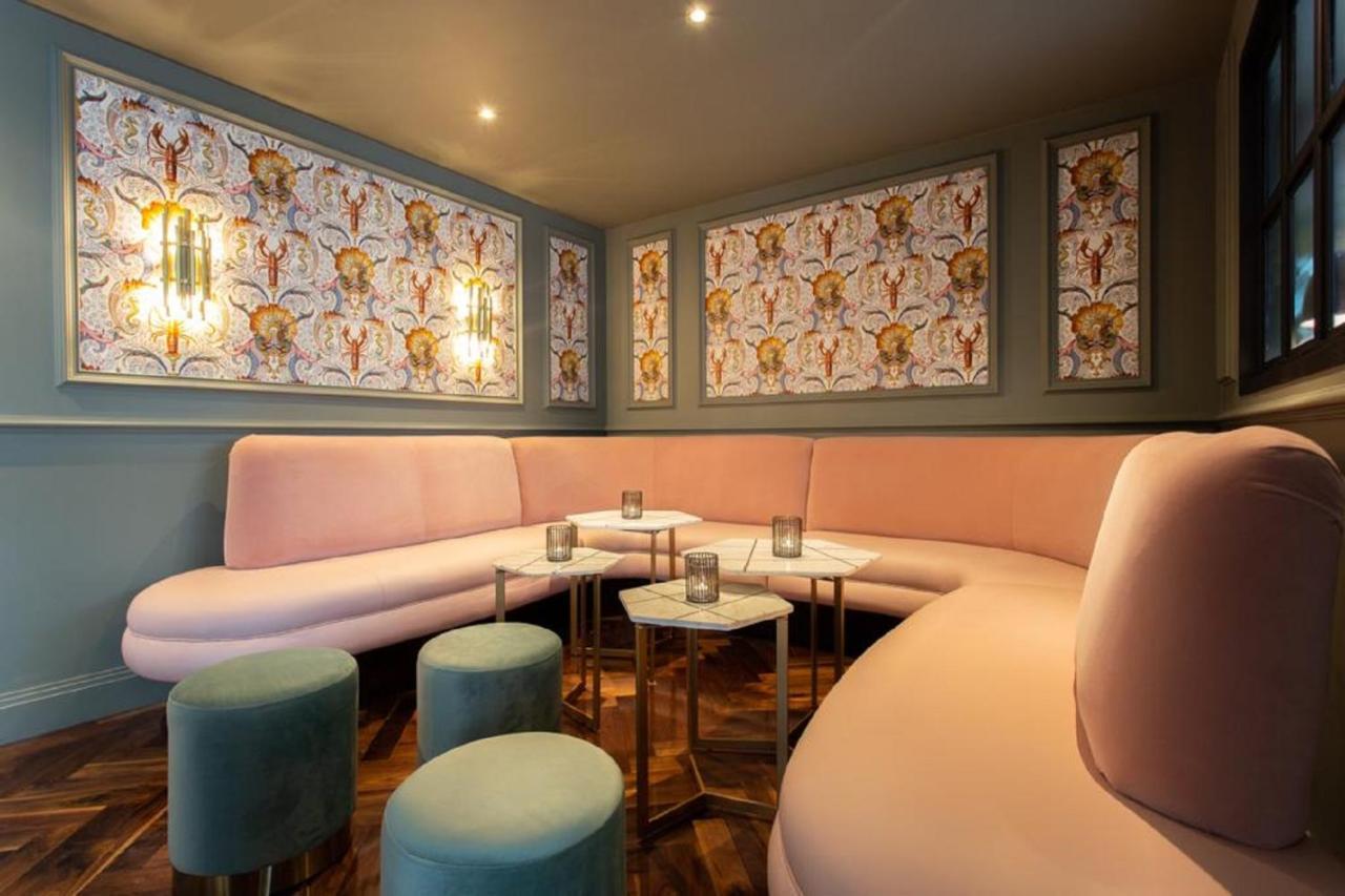 Limerick Junction The Savoy Hotel מראה חיצוני תמונה The interior of the bar