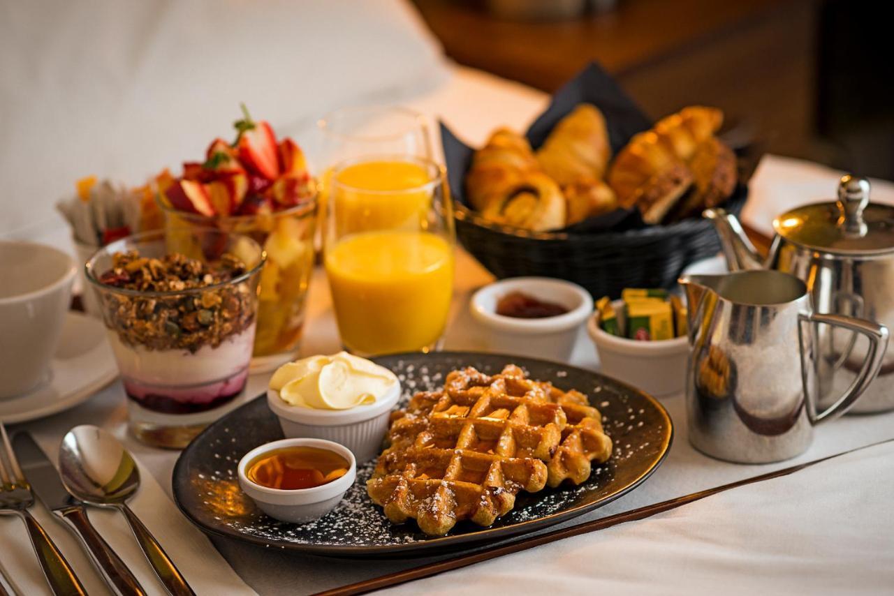 Limerick Junction The Savoy Hotel מראה חיצוני תמונה A breakfast at the hotel