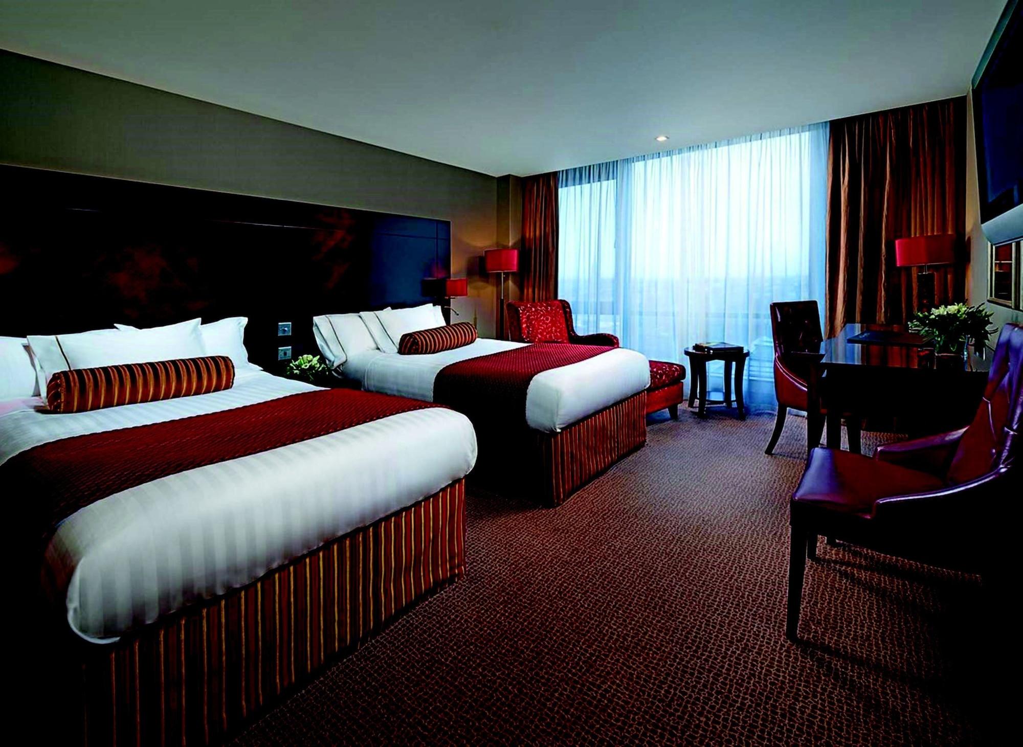Limerick Junction The Savoy Hotel מראה חיצוני תמונה A room at the Crowne Plaza Hotel, Dublin