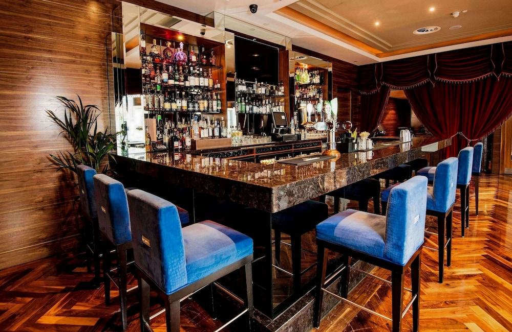 Limerick Junction The Savoy Hotel מראה חיצוני תמונה The bar at the hotel