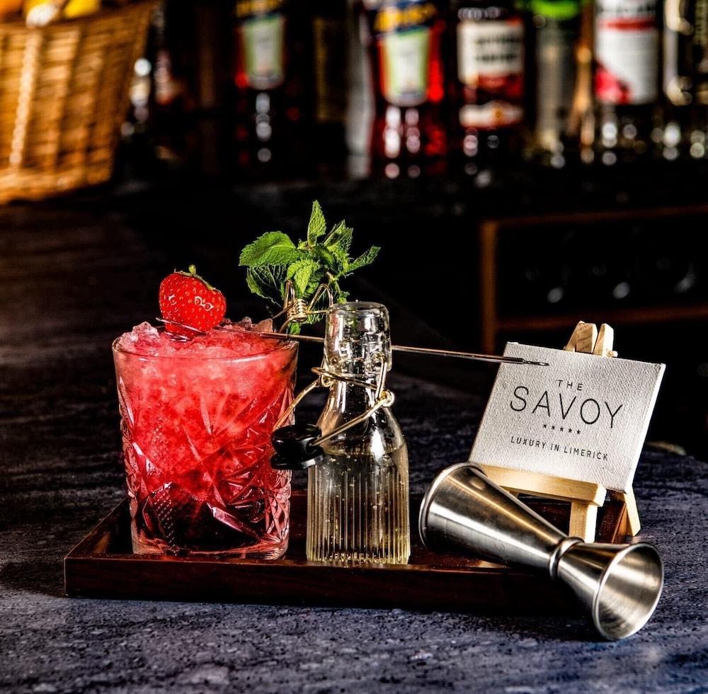 Limerick Junction The Savoy Hotel מראה חיצוני תמונה A cocktail at The Savoy