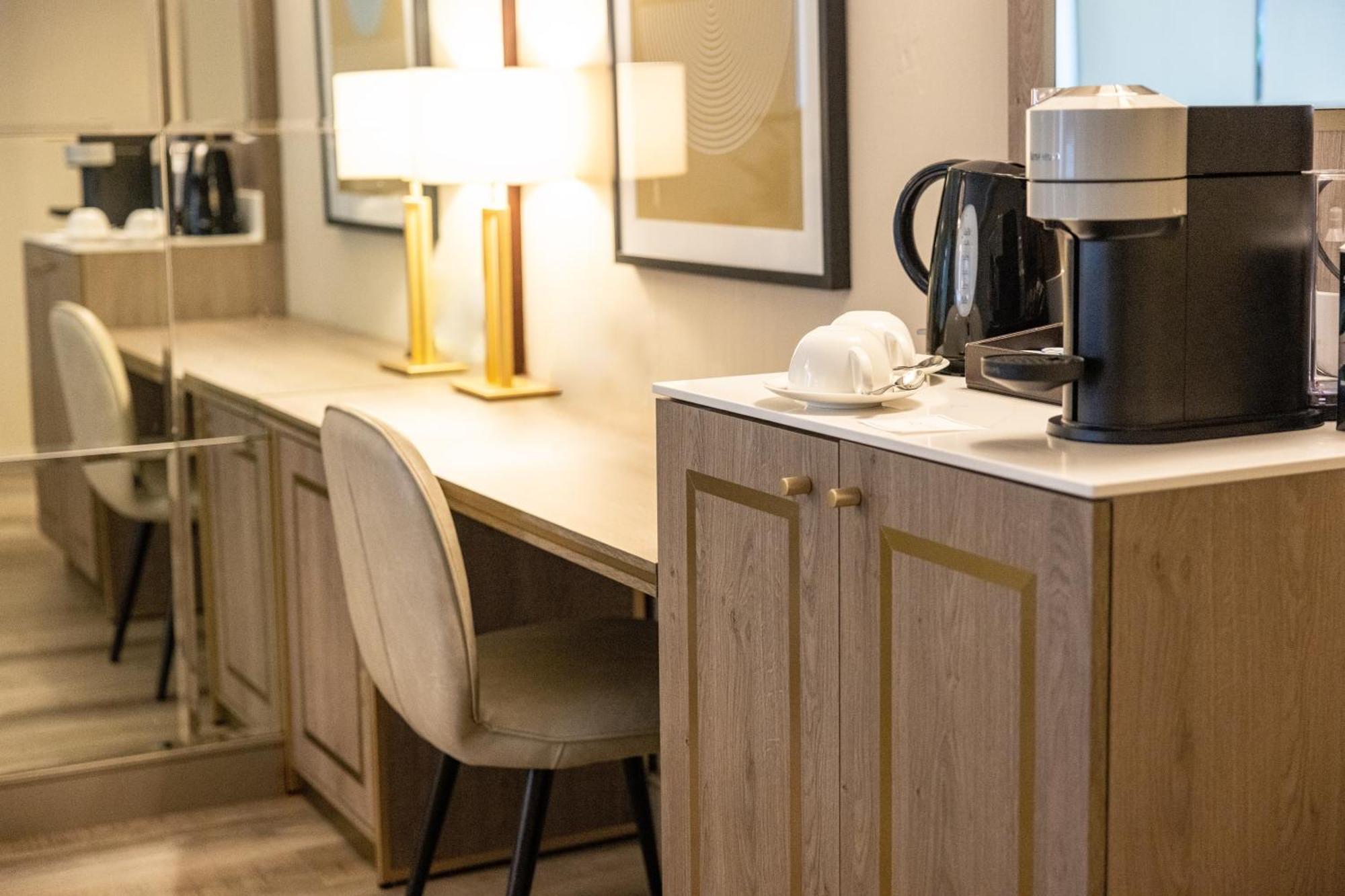 Limerick Junction The Savoy Hotel מראה חיצוני תמונה A Nespresso machine on a cruise ship